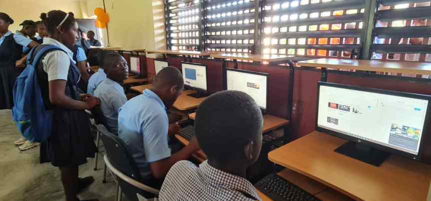 Natcom : Les Cayes reçoivent un nouveau laboratoire&nbsp;informatique