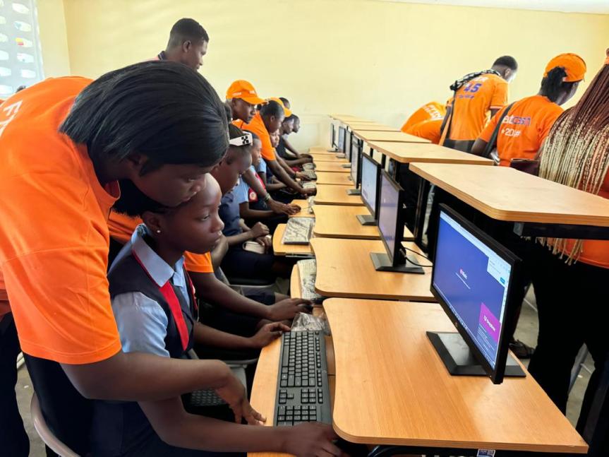 Education / Ouanaminthe: La Natcom fait don d’un laboratoire informatique au Lycée&nbsp;Capois-La-Mort